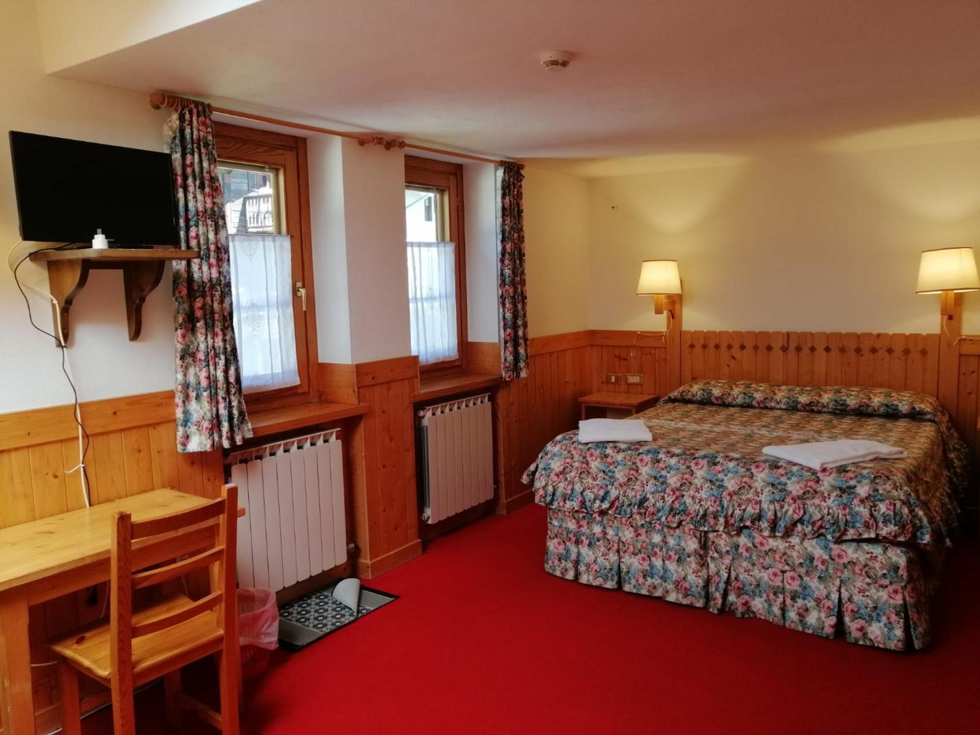 Hotel Locanda Grauson Конье Экстерьер фото