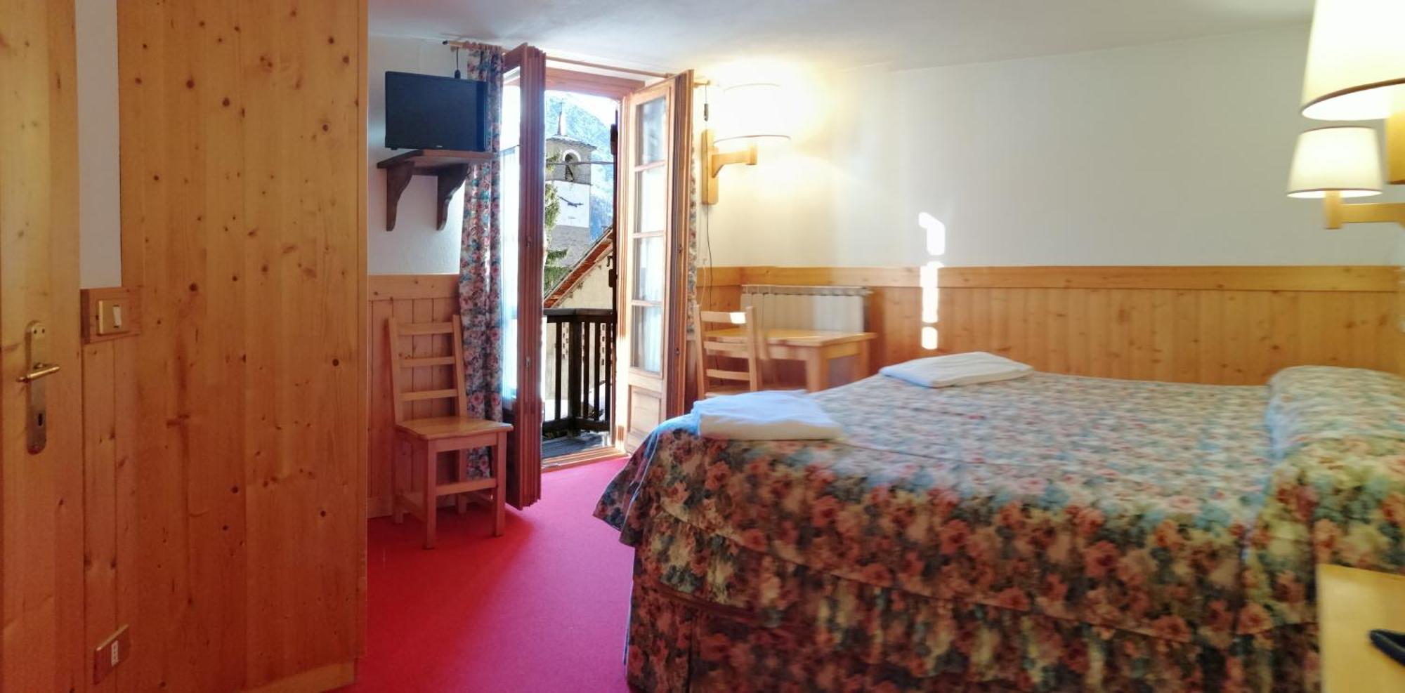 Hotel Locanda Grauson Конье Экстерьер фото